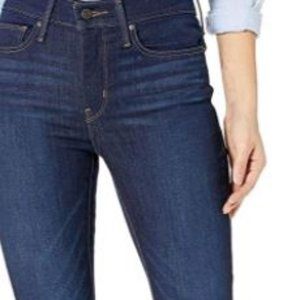 Levis Slimming Skinny Jean -33 x 30